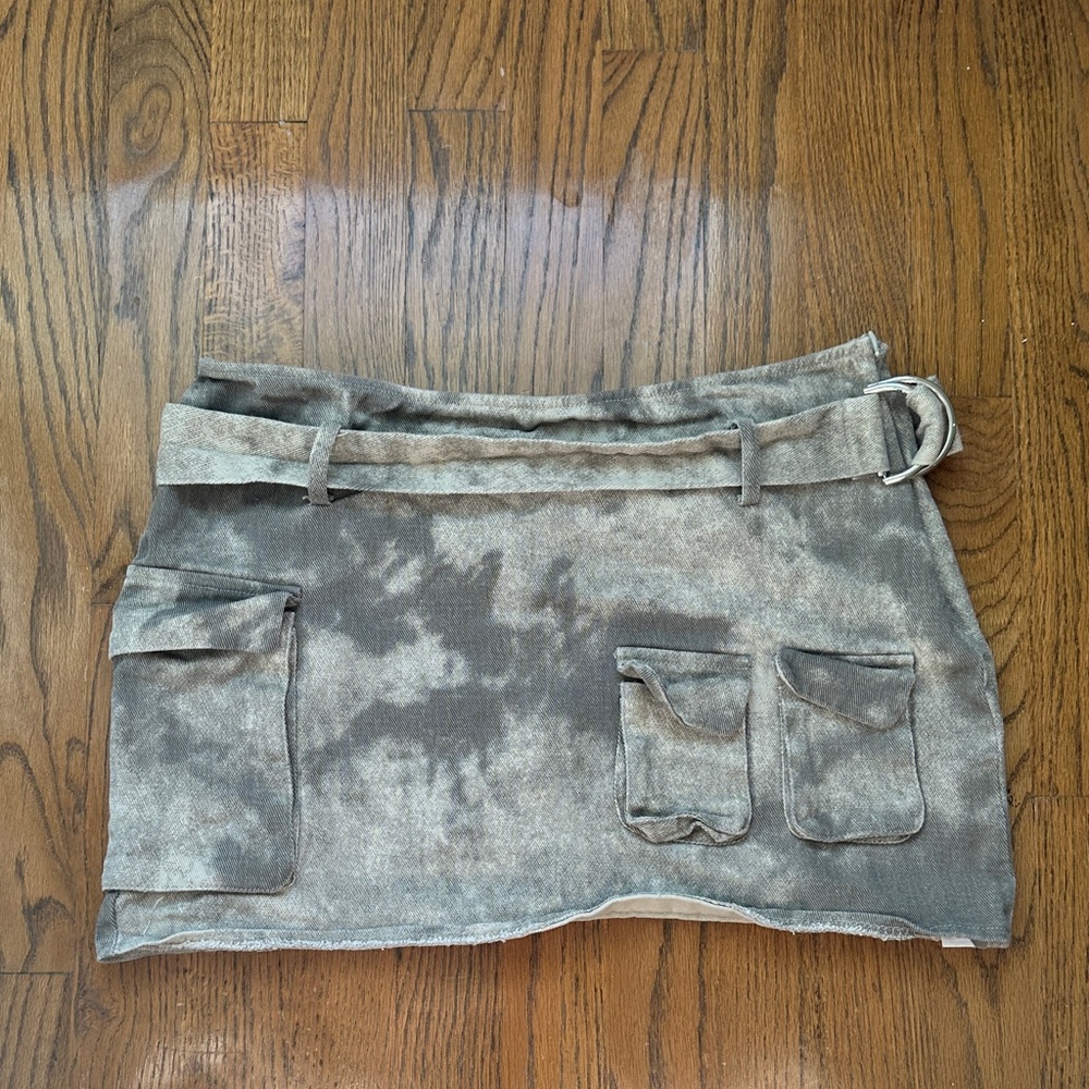 PrettyLittleThing Tie-Dye Mini Skirt in Gray